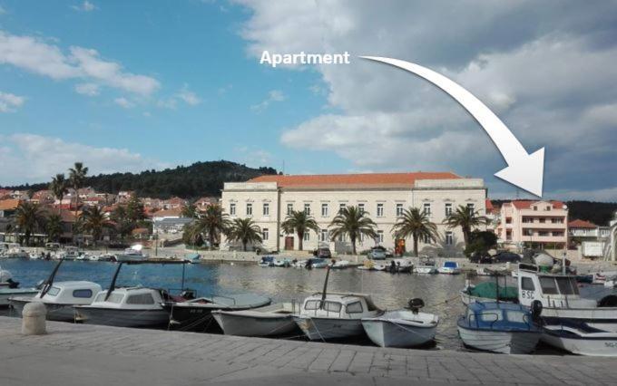 Apartman Tudor Stari Grad  Exteriör bild