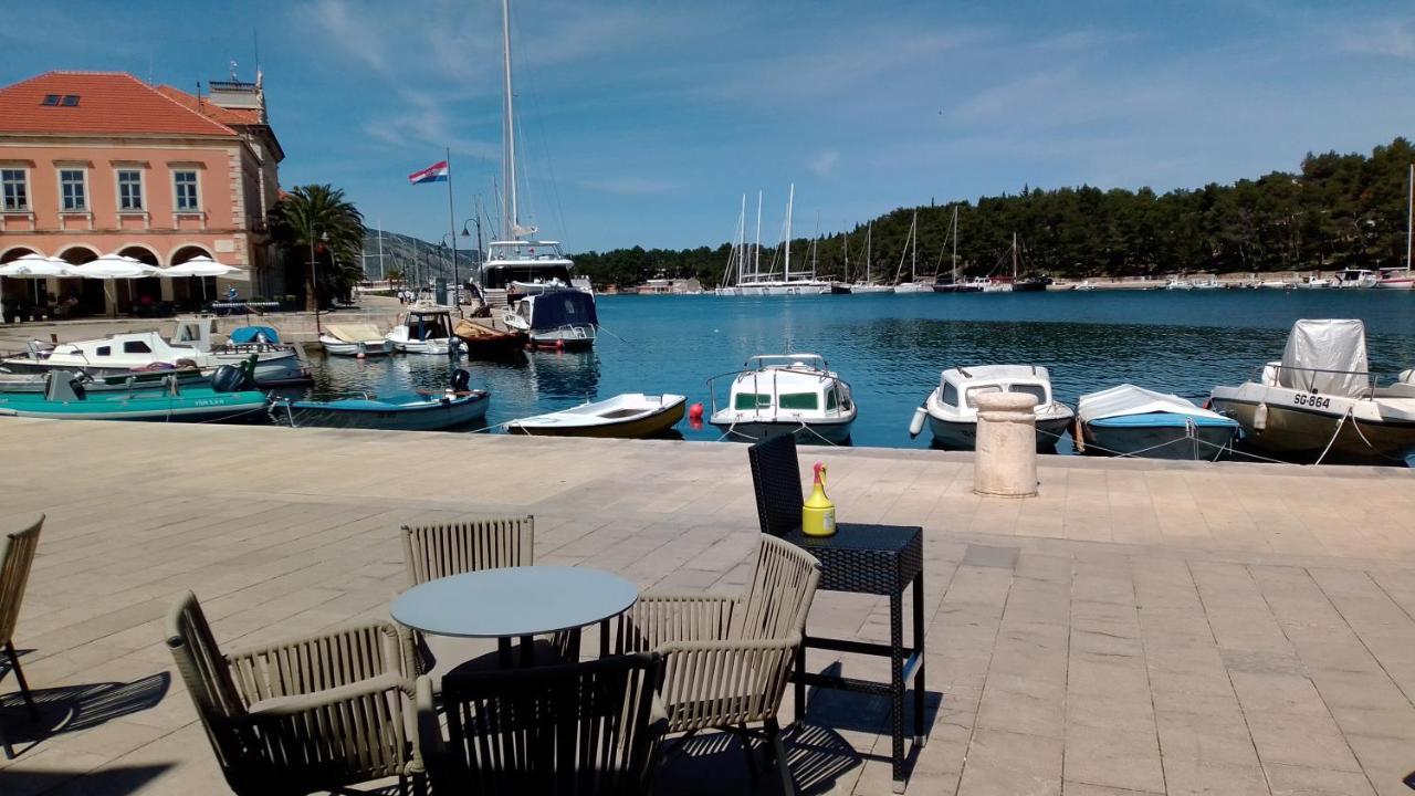 Apartman Tudor Stari Grad  Exteriör bild