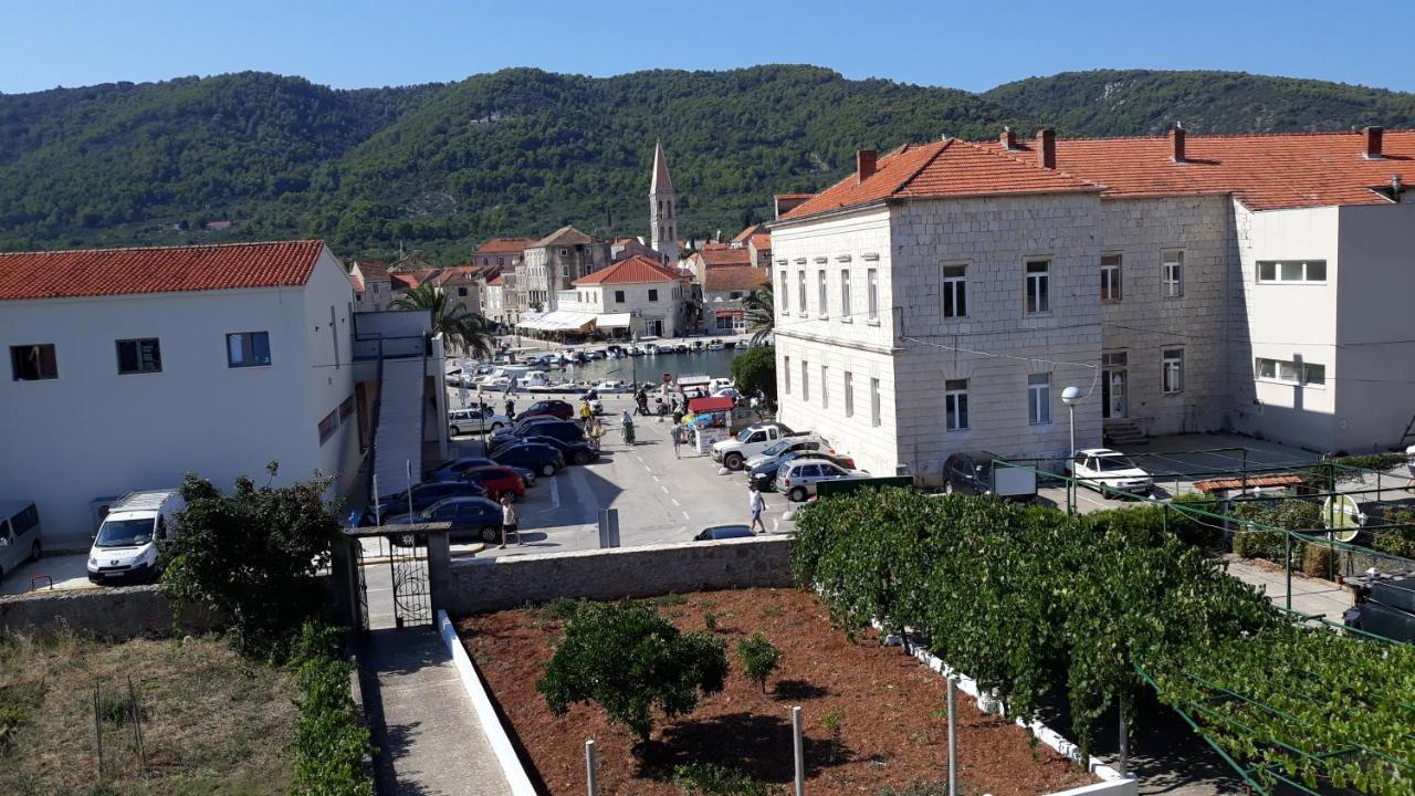Apartman Tudor Stari Grad  Exteriör bild